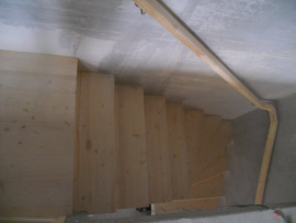 лестница деревянная из бука дуба