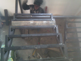 лестницы деревянные на металлическом каркасе